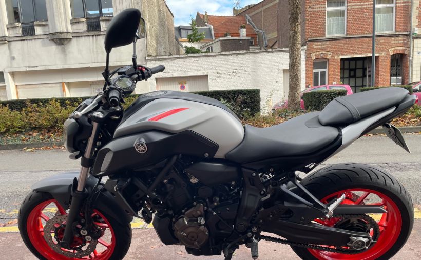 YAMAHA MT 07  MT07 A2 4