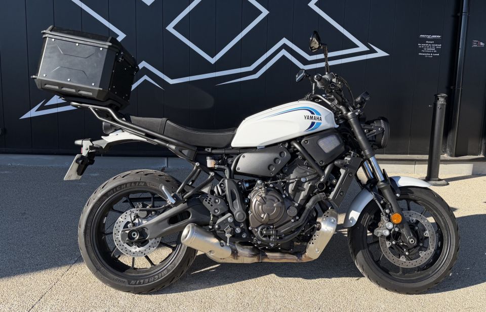 YAMAHA XSR 700 0