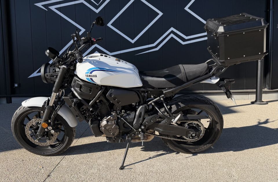 YAMAHA XSR 700 2