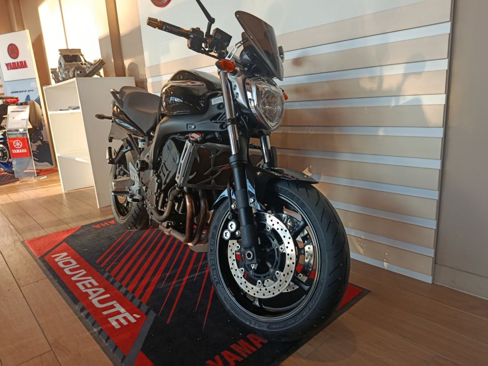 YAMAHA FZ6 (98CV) 1