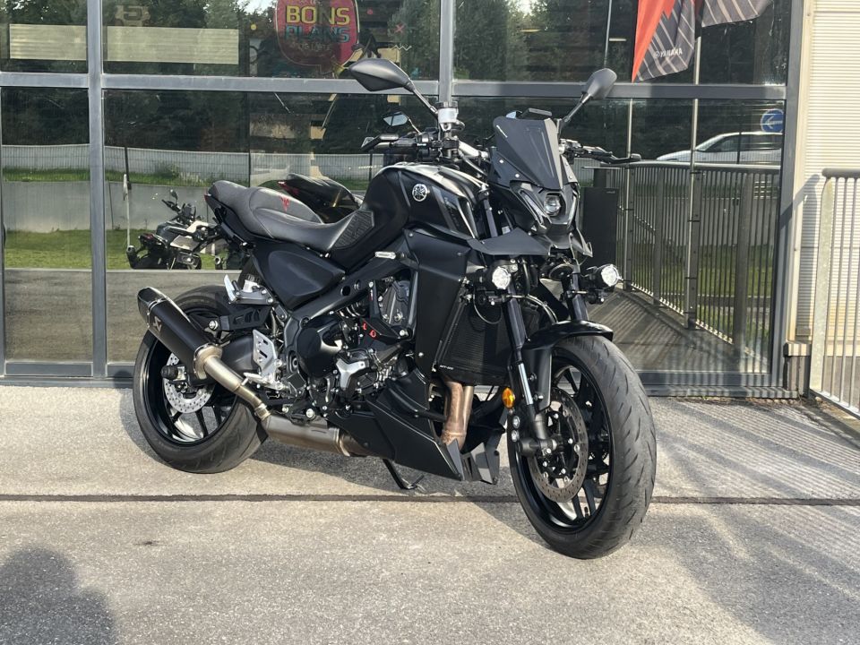 YAMAHA MT-09 1