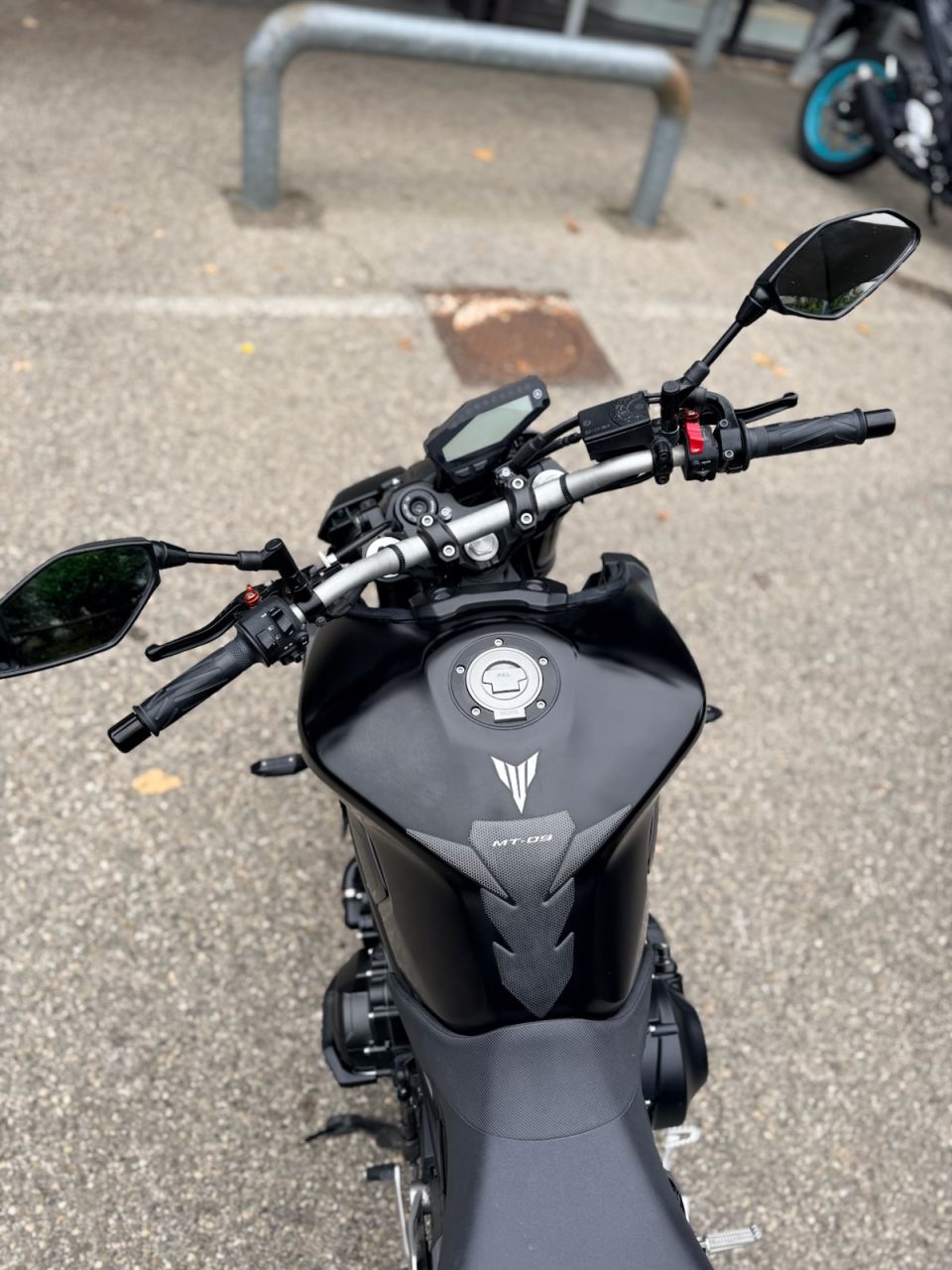 YAMAHA MT-09 3