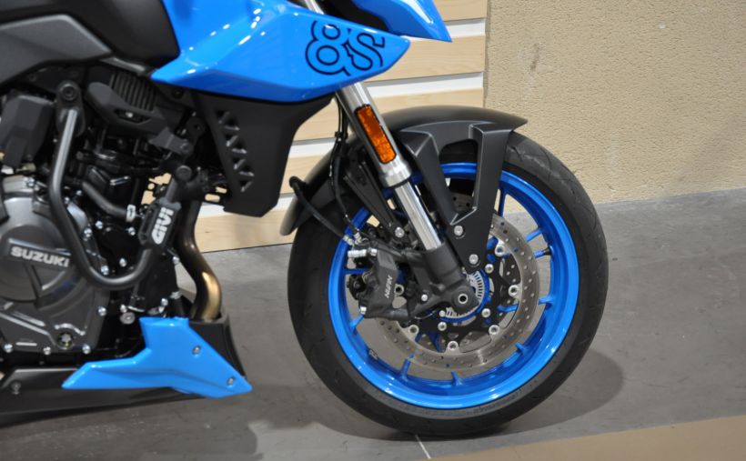 SUZUKI GSX-8S 2