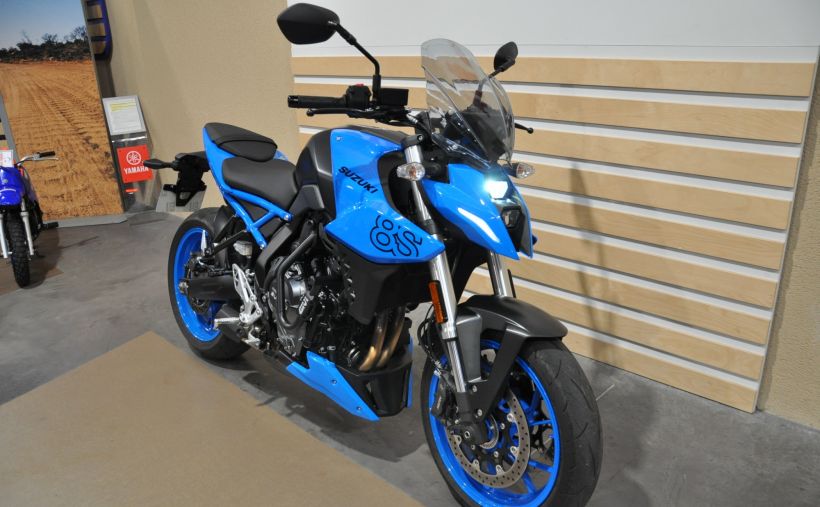 SUZUKI GSX-8S 5