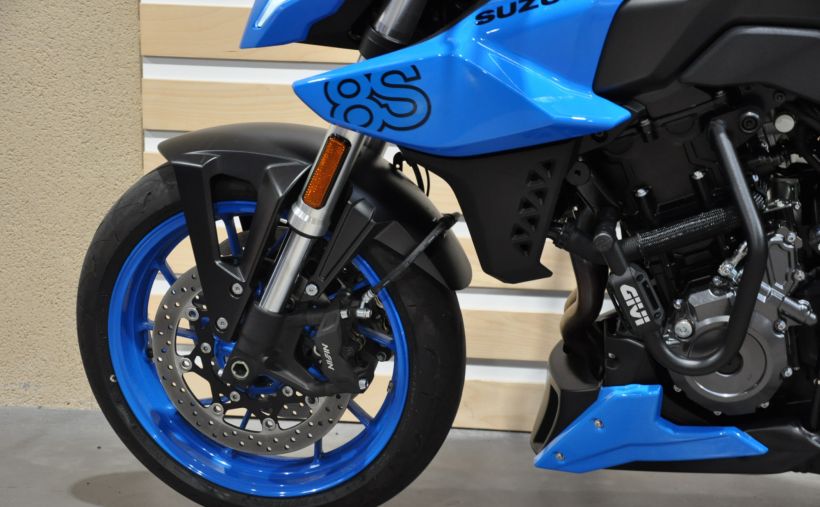 SUZUKI GSX-8S 11
