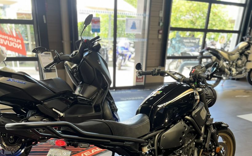 YAMAHA XSR 700 2