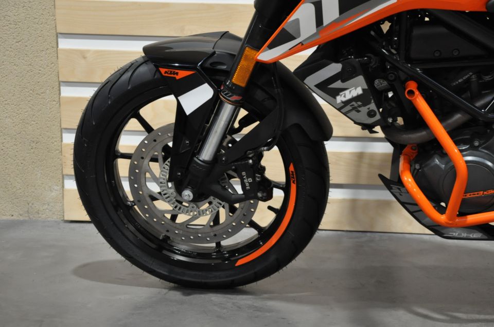 KTM 125 DUKE ABS 10