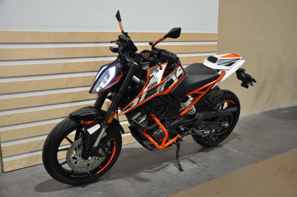 KTM 125 DUKE ABS 11
