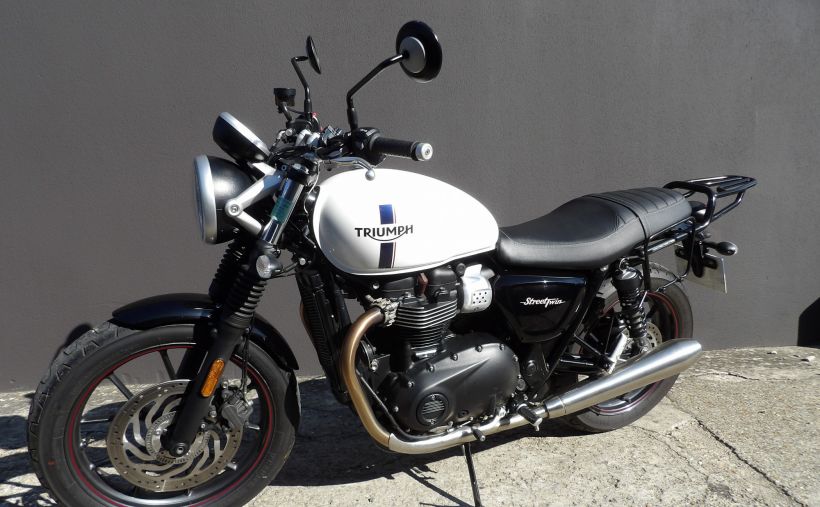 TRIUMPH STREET TWIN  900 6