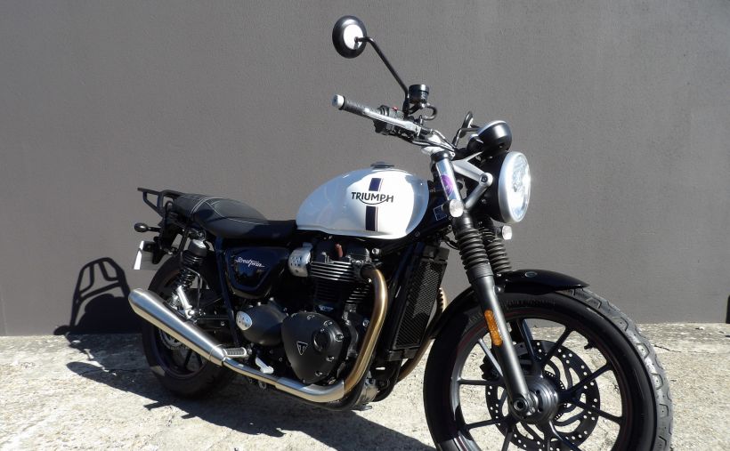 TRIUMPH STREET TWIN  900 2