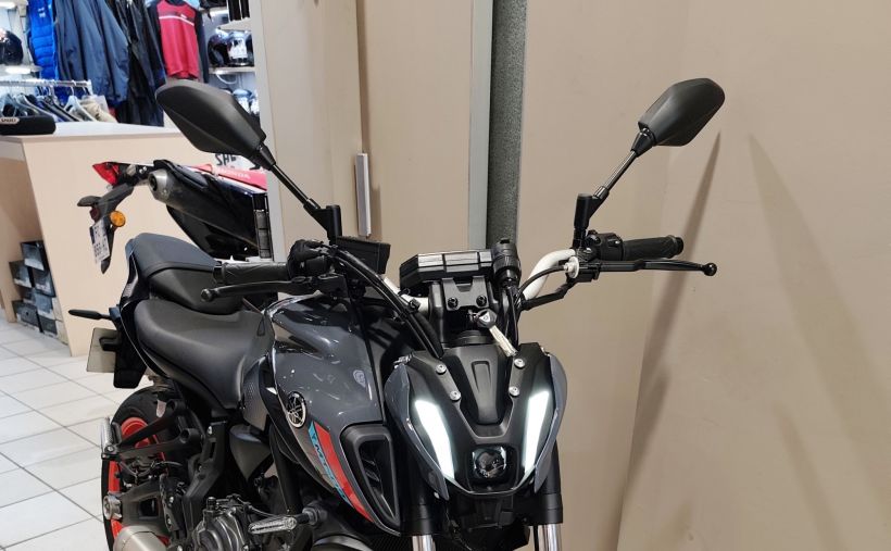 YAMAHA MT-07 1