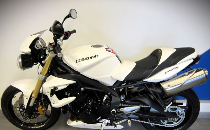 TRIUMPH STREET TRIPLE 675 0