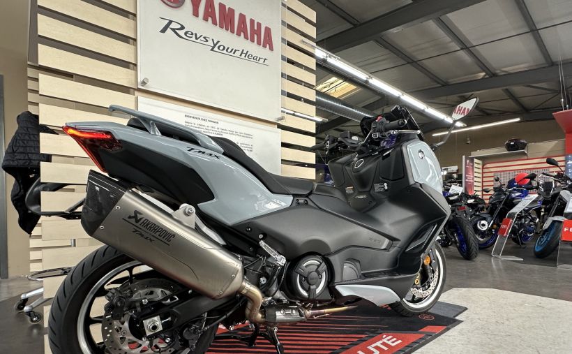 YAMAHA XP T-MAX 560 TECH MAX 8