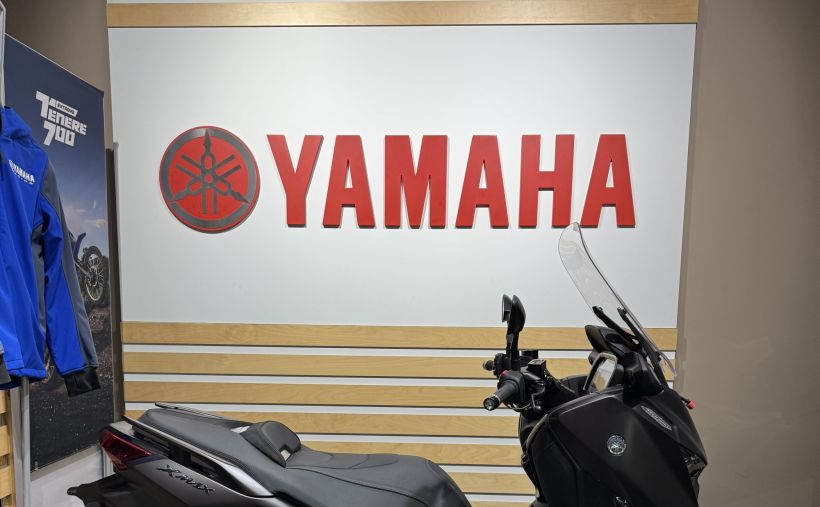 YAMAHA XMAX 300 TECH MAX + 1