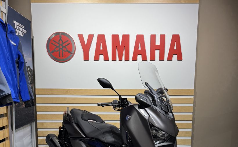 YAMAHA XMAX 300 TECH MAX + 0