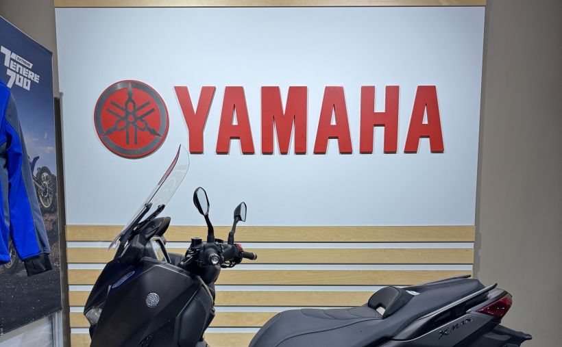YAMAHA XMAX 300 TECH MAX + 4