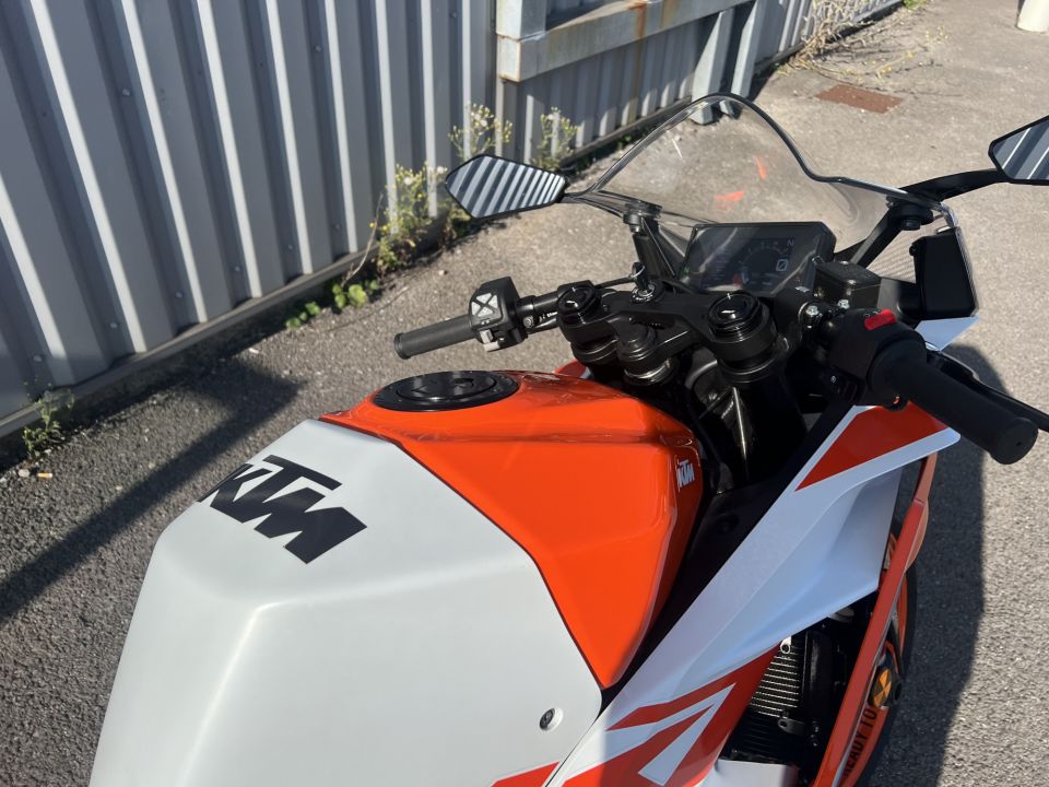 KTM RC 125 ABS 12