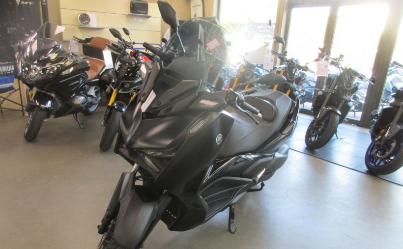YAMAHA XMAX 300 Tech Max 1