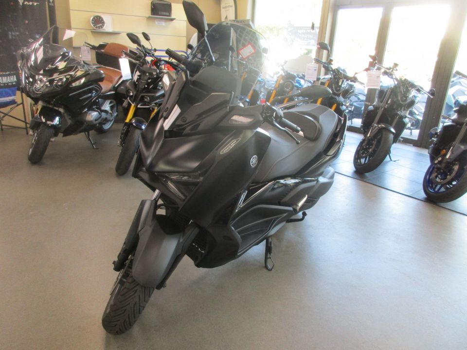 YAMAHA XMAX 300 Tech Max 1