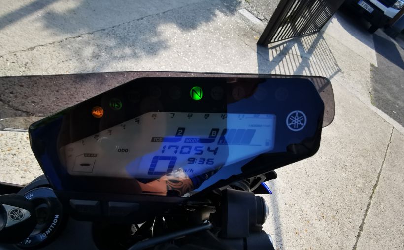 YAMAHA MT-09 5