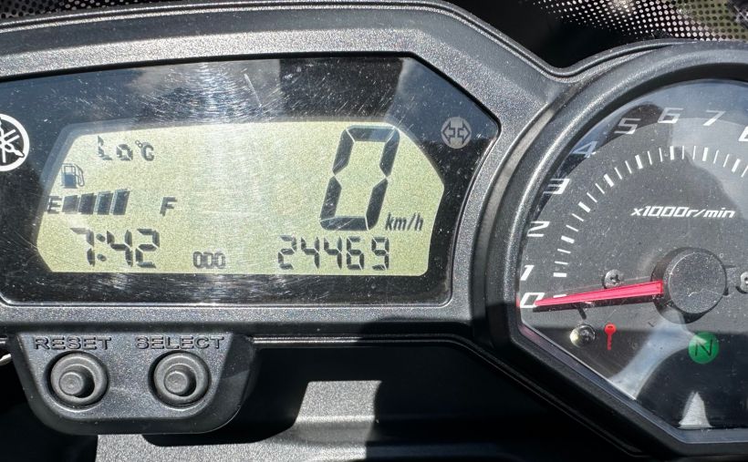 YAMAHA XJ6-N 4