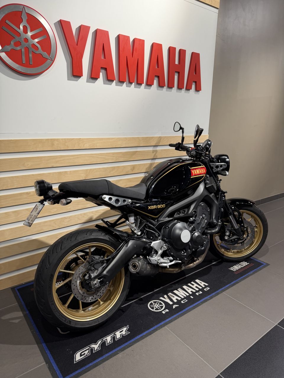 YAMAHA XSR 900 2