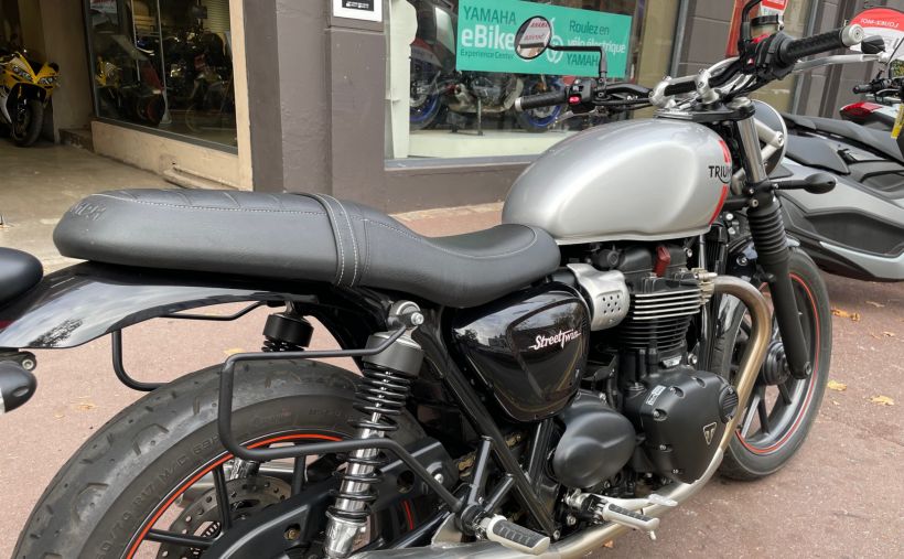 TRIUMPH STREET TWIN  900 2