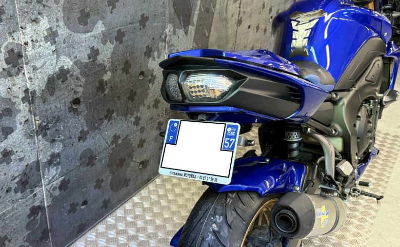 YAMAHA FZ8 RACE BLUE 18
