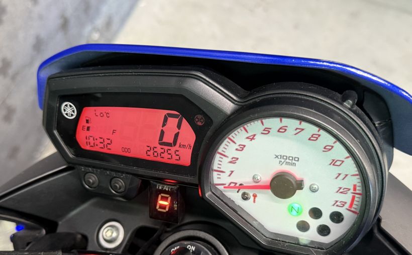 YAMAHA FZ8 RACE BLUE 27