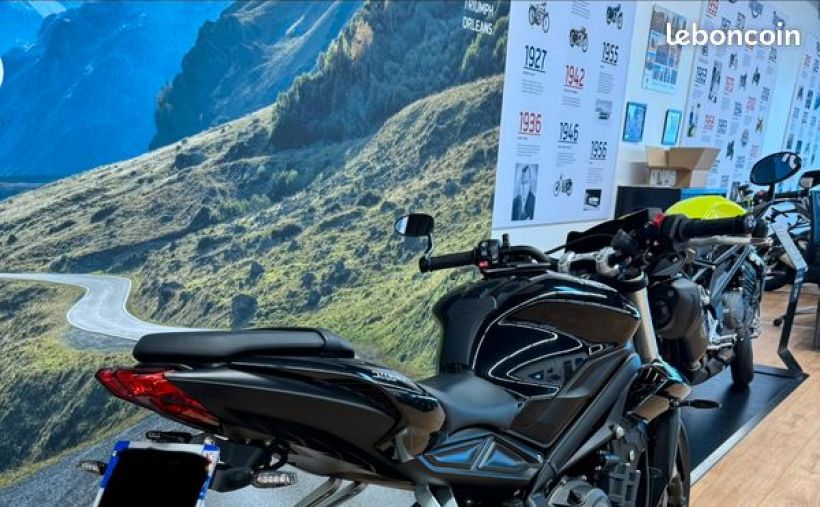 TRIUMPH STREET TRIPLE 660 S 6