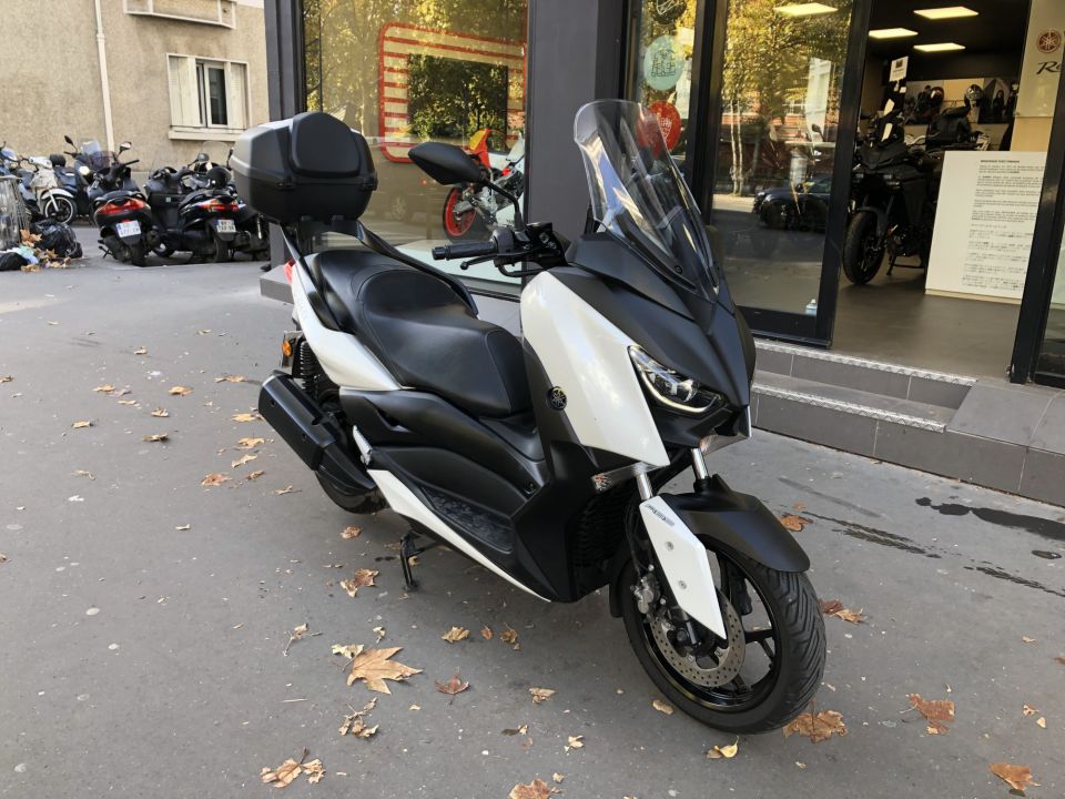 YAMAHA XMAX 300 0