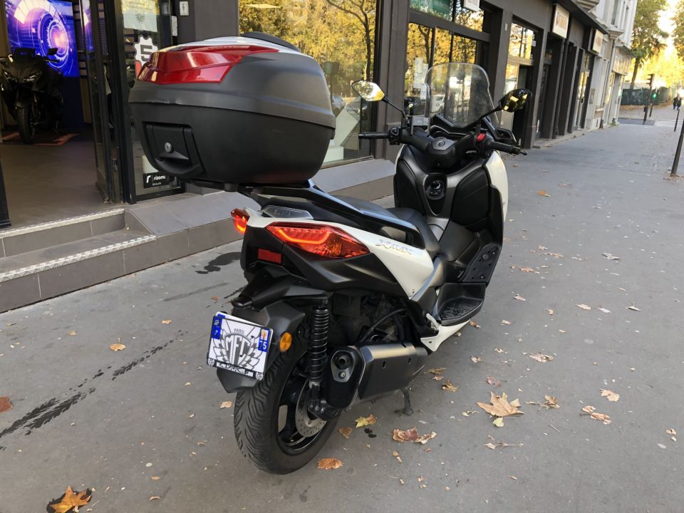 YAMAHA XMAX 300 10