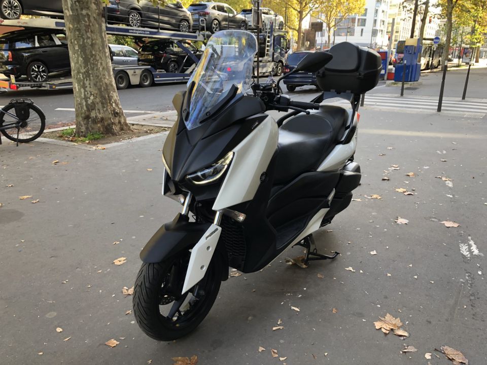 YAMAHA XMAX 300 30