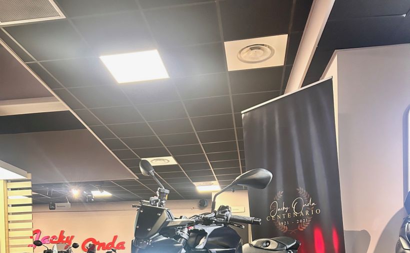 YAMAHA MT-09 1