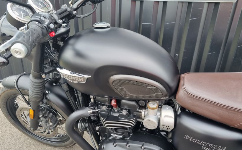TRIUMPH Bonneville T120 Black 6