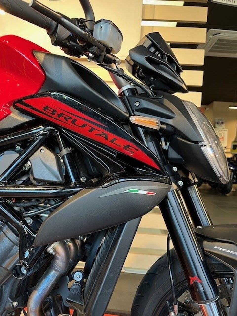 MV AGUSTA BRUTALE 800 3