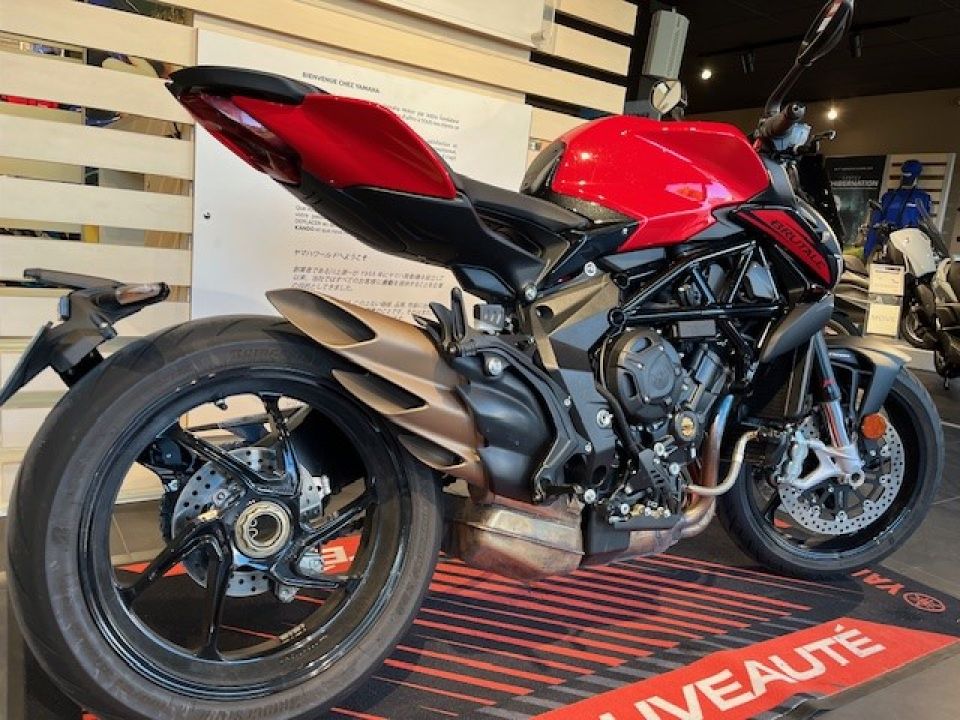 MV AGUSTA BRUTALE 800 5