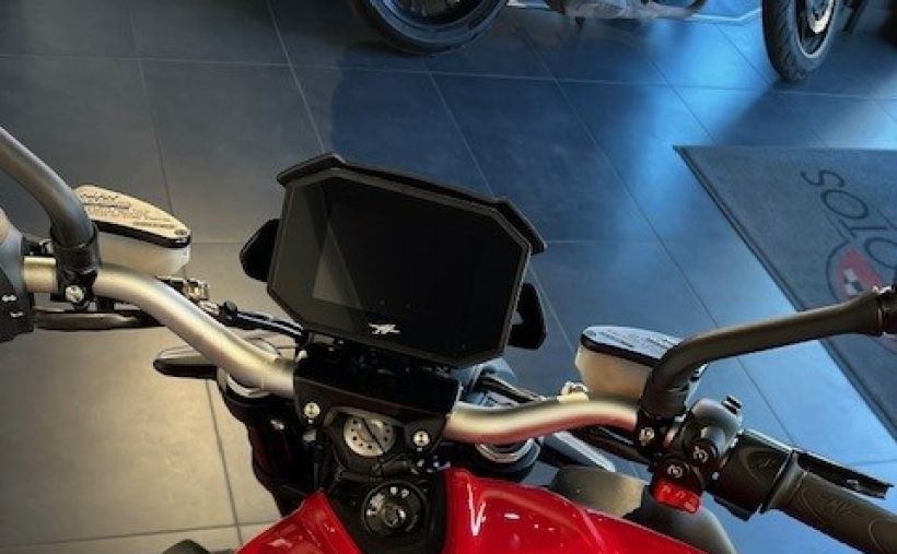 MV AGUSTA BRUTALE 800 6