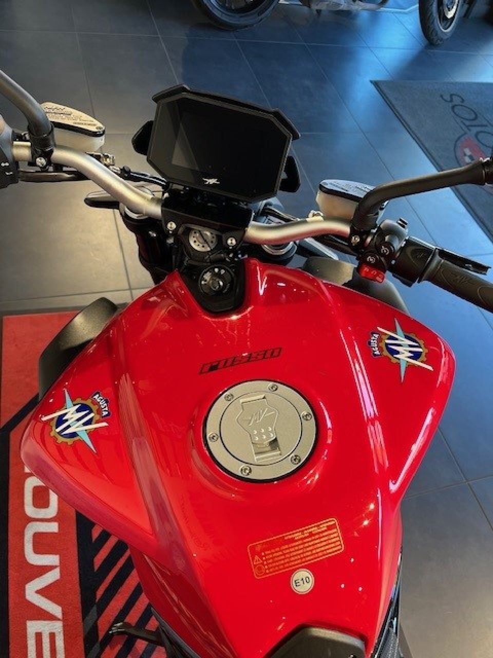 MV AGUSTA BRUTALE 800 6