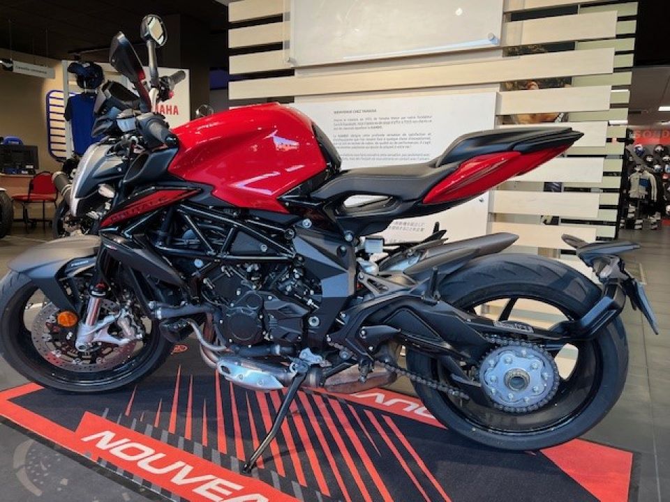 MV AGUSTA BRUTALE 800 7