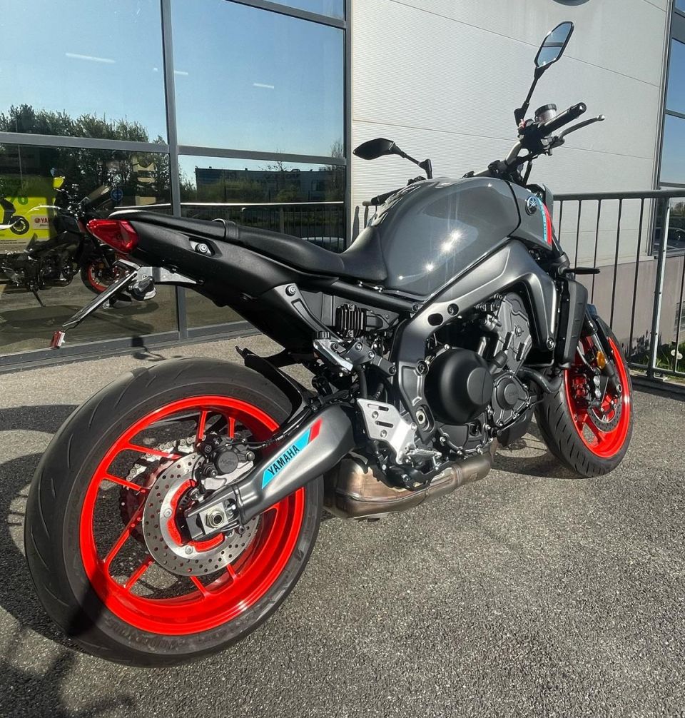 YAMAHA MT-09 1