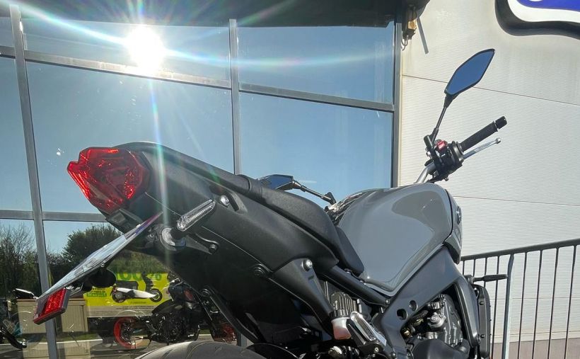 YAMAHA MT-09 4