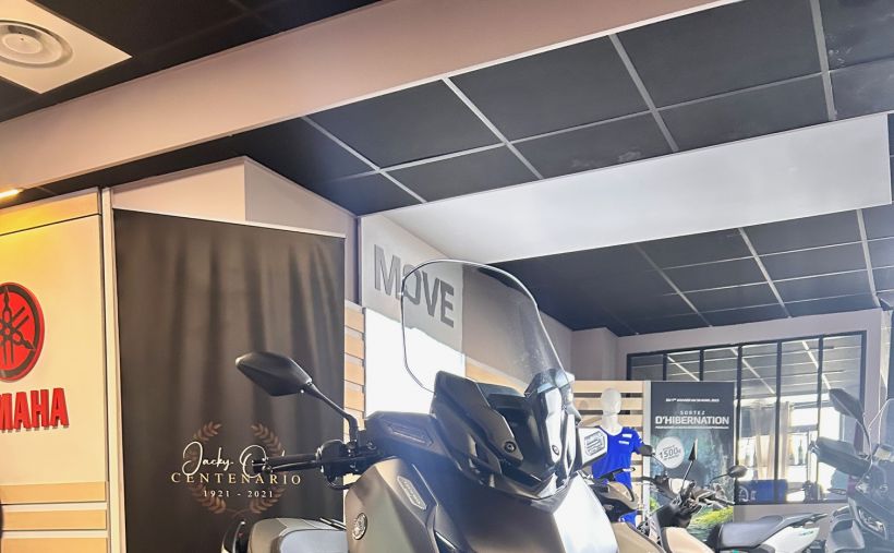 YAMAHA XMAX 300 Tech Max 0
