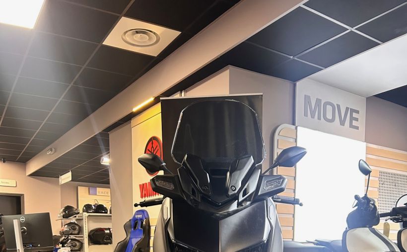 YAMAHA XMAX 300 Tech Max 1