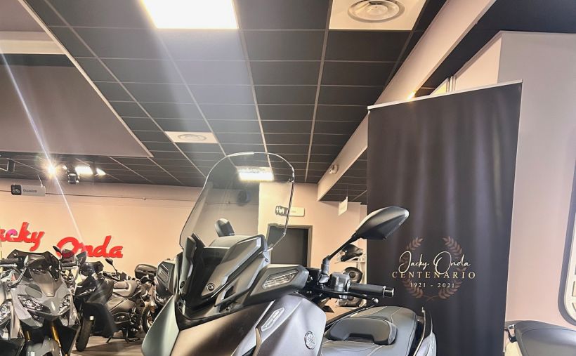 YAMAHA XMAX 300 Tech Max 2