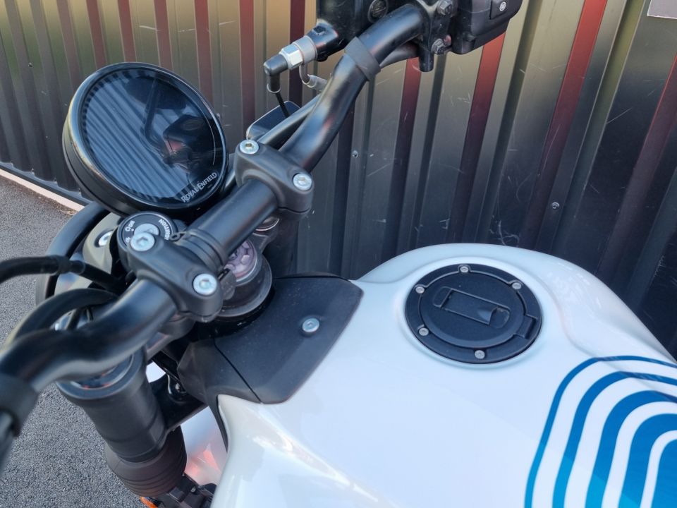 ROYAL ENFIELD Guerilla 450 30