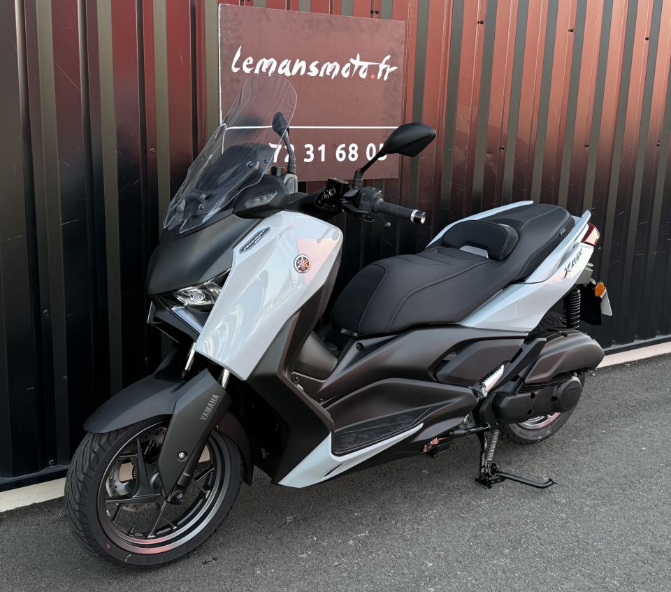 YAMAHA X-MAX 125 TECH MAX + 10