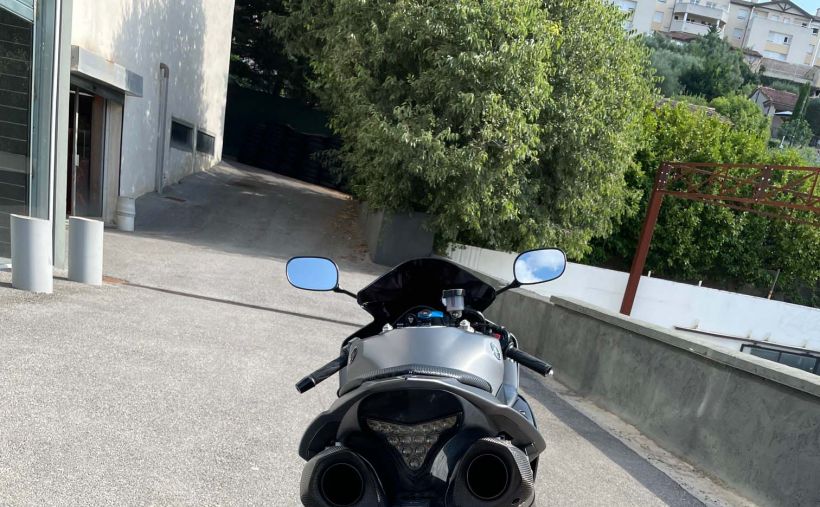 YAMAHA YZF 1000 R1 4