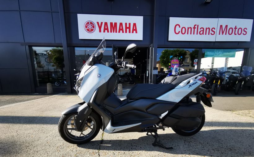 YAMAHA XMAX 300 Tech Max 1