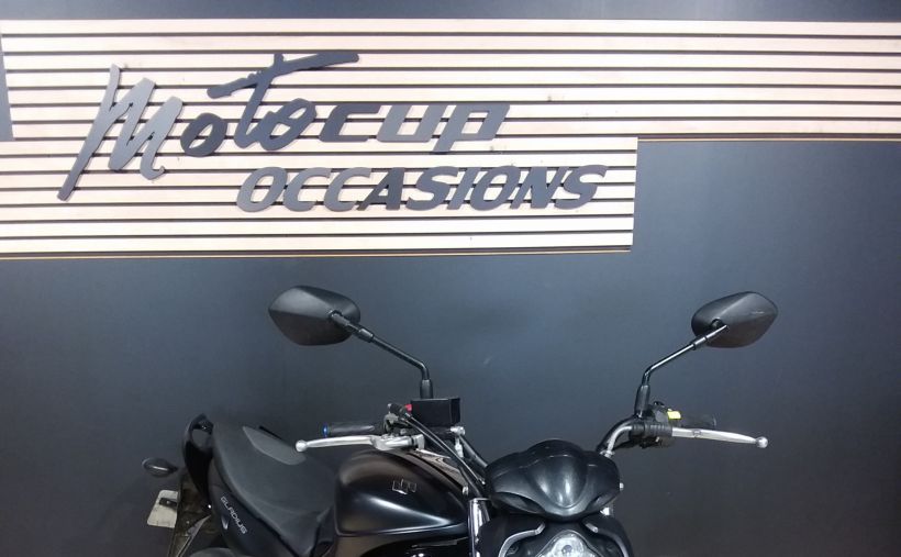 SUZUKI GLADIUS 650 1